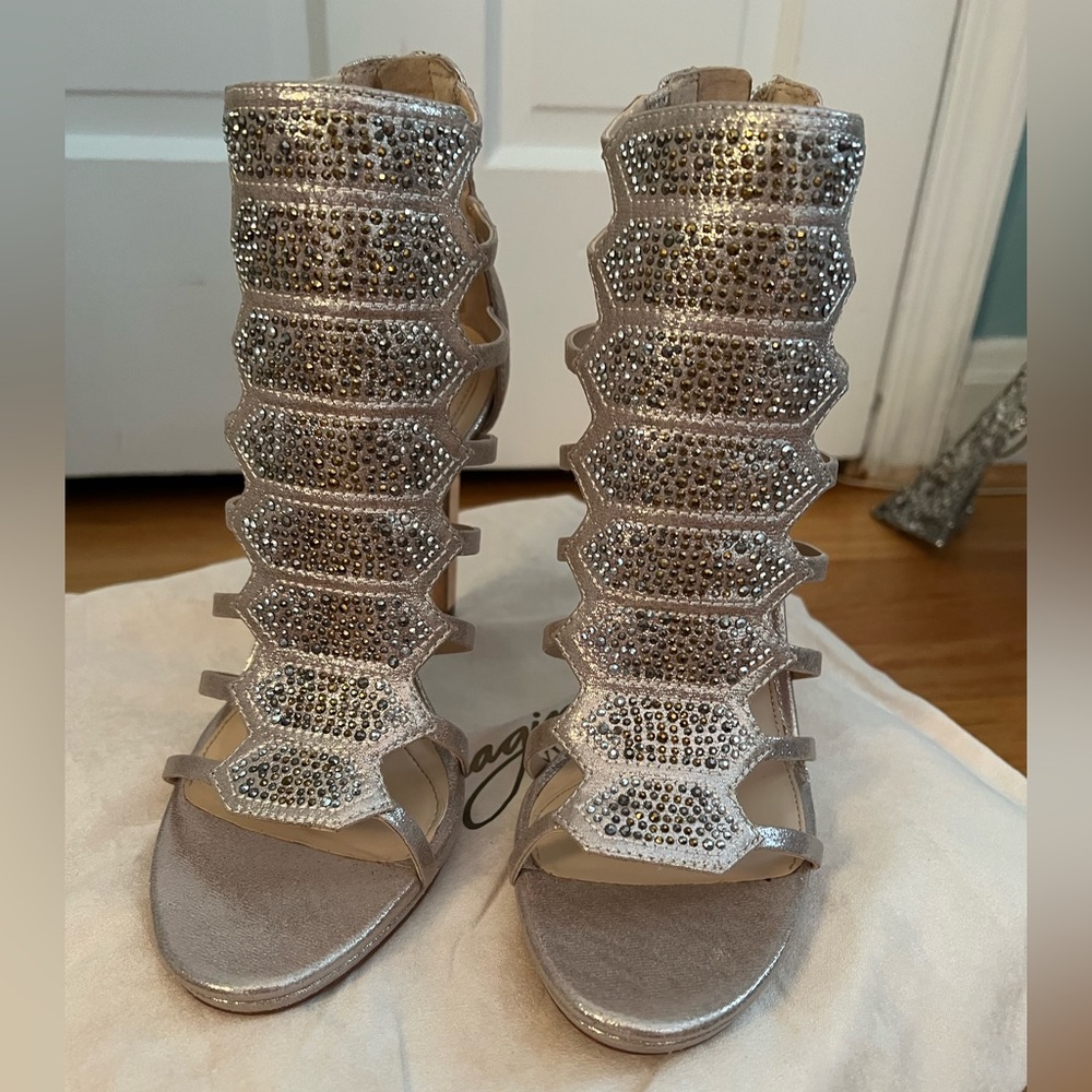 Vince Camuto Imagine Gavin Heels, Gold, Size 8